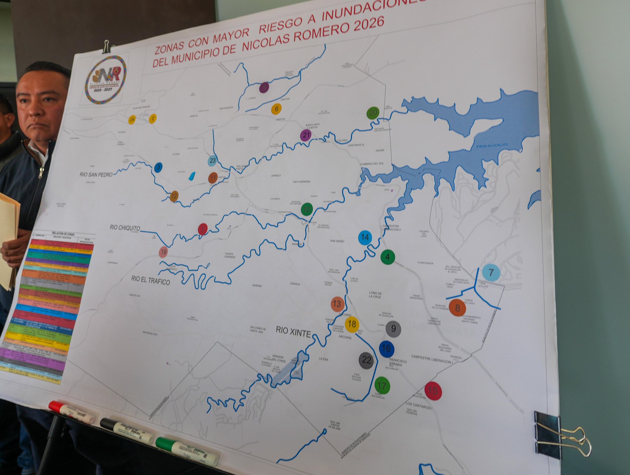 Puede ser una imagen de mapa y texto